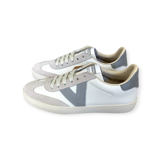 Sneaker von Victoria